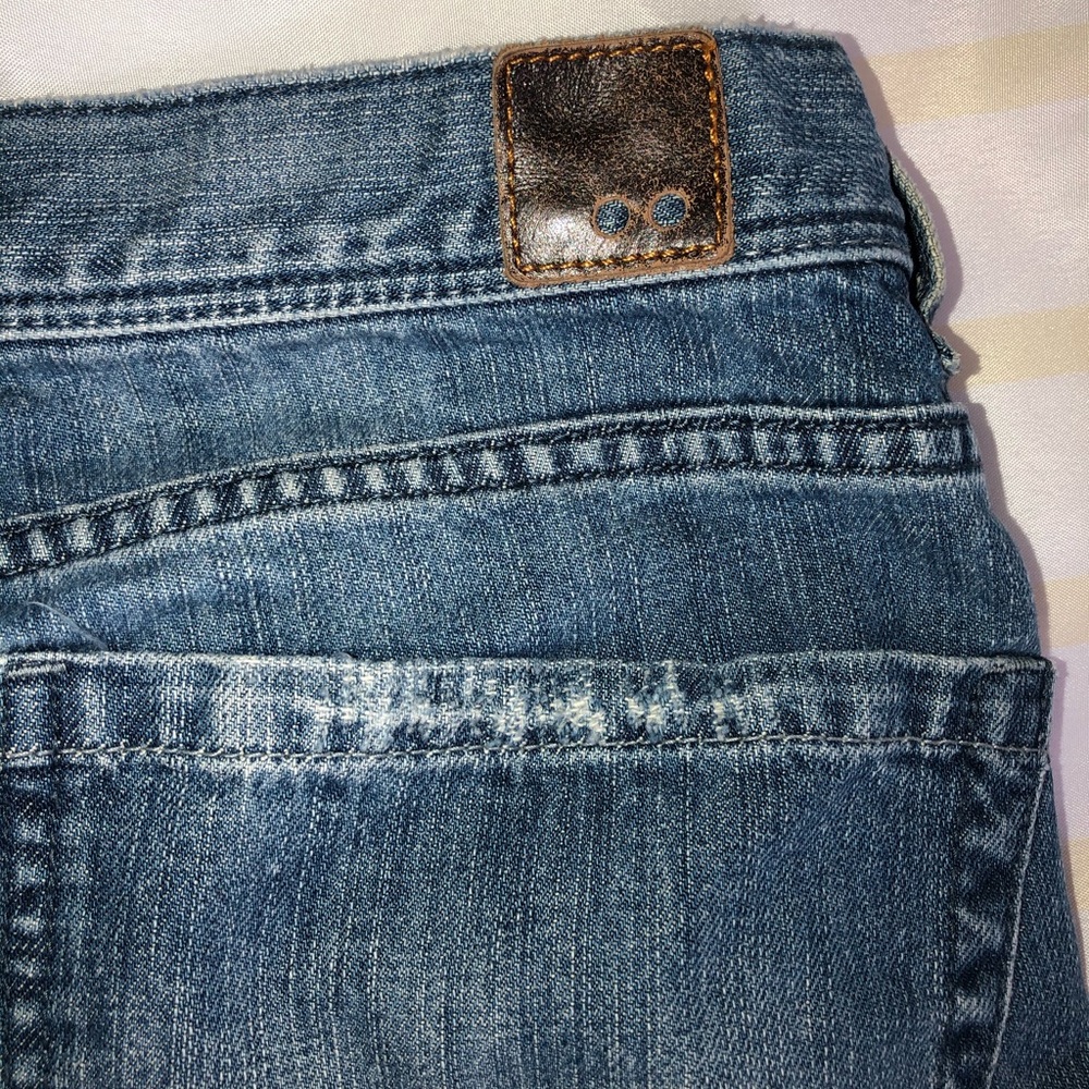 💙Life in Progress Ripped Jeans💙 - Picture 5 of 11